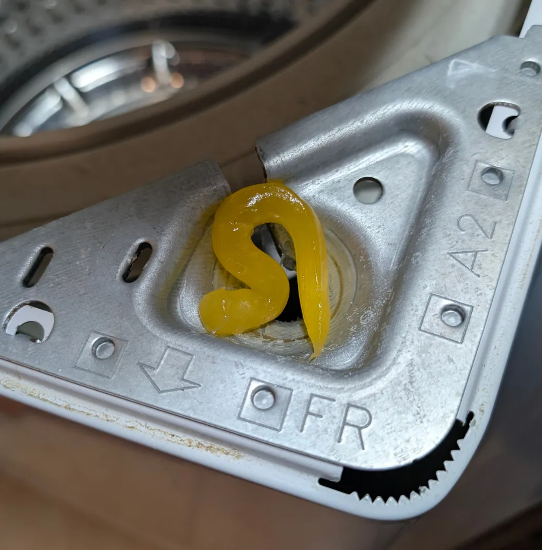 Sil-Glyde applied as a generous S-shaped bead inside the rod receptacle